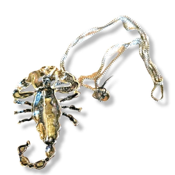 Silver plated multicolor crystal rainbow scorpion necklace/brooch - Picture 3 of 13